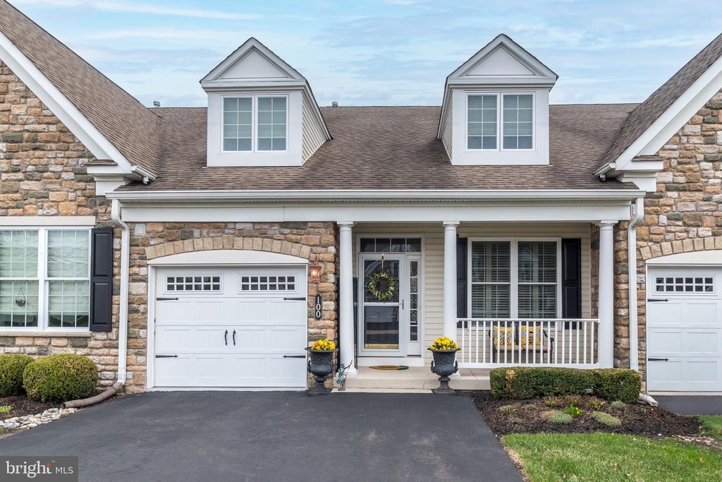 100 REAGAN DR, Sellersville, PA 18960