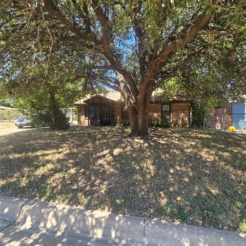 1313 E Robert Street, Fort Worth, TX 76104