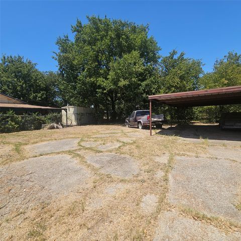 1313 E Robert Street, Fort Worth, TX 76104