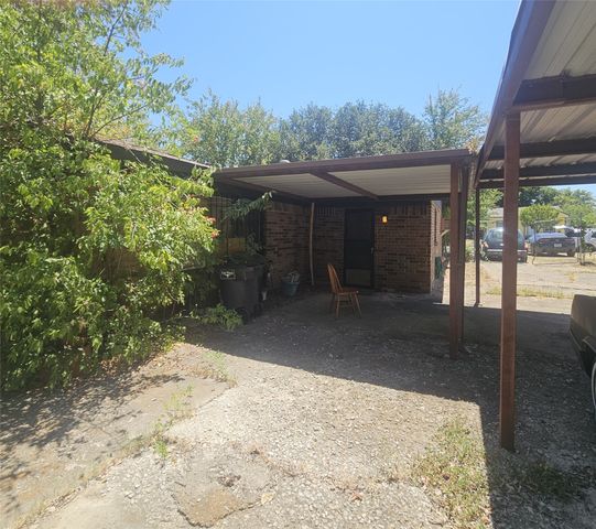 1313 E Robert Street, Fort Worth, TX 76104
