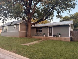 411 Harcourt Street, Weatherford, TX 76086