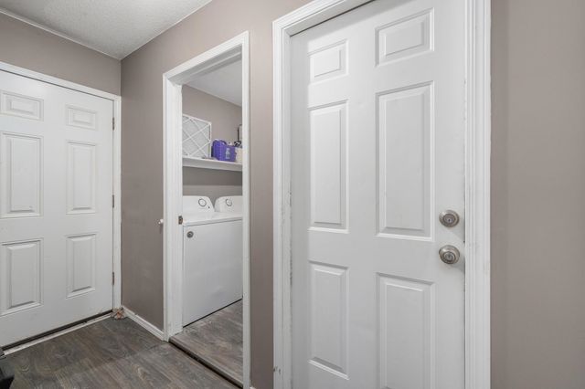1323 S Main St, Wichita, KS 67213