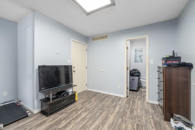 1323 S Main St, Wichita, KS 67213