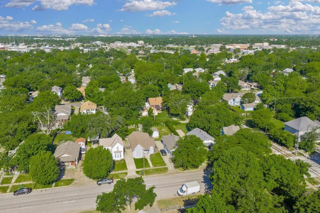 1323 S Main St, Wichita, KS 67213
