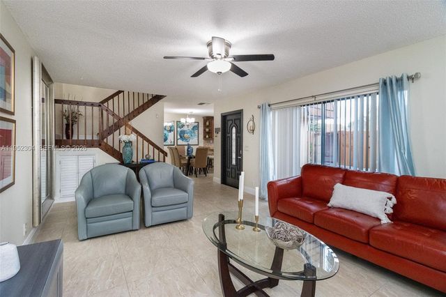 2566 Lakeview Ct, Cooper City, FL 33026