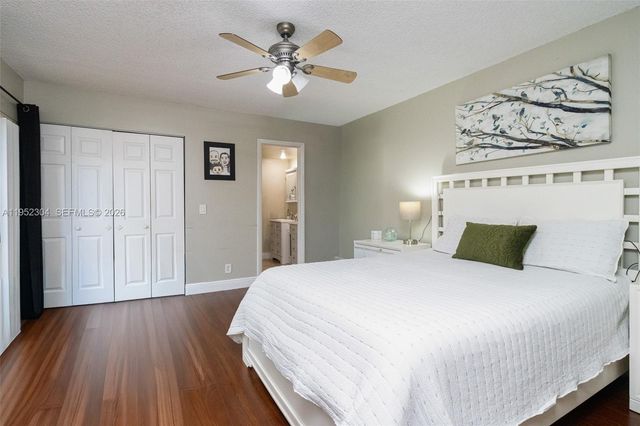 2566 Lakeview Ct, Cooper City, FL 33026