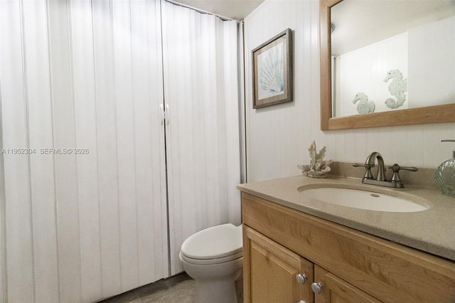 2566 Lakeview Ct, Cooper City, FL 33026