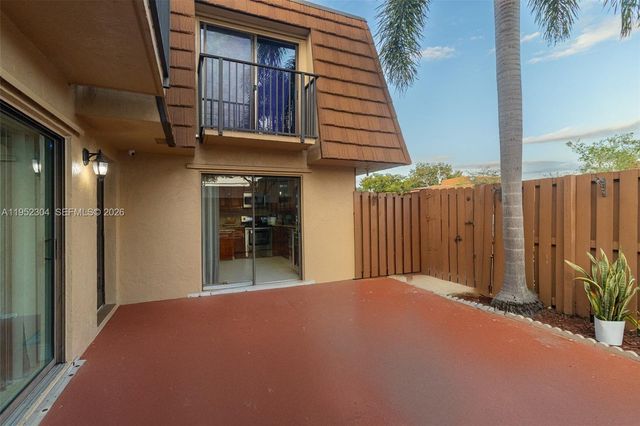 2566 Lakeview Ct, Cooper City, FL 33026