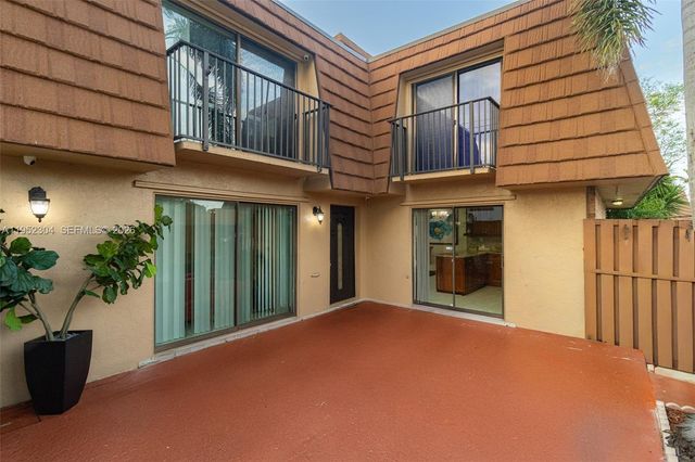 2566 Lakeview Ct, Cooper City, FL 33026