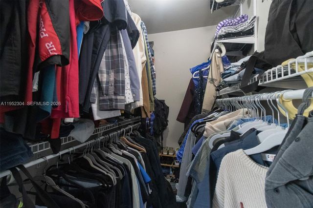 2566 Lakeview Ct, Cooper City, FL 33026