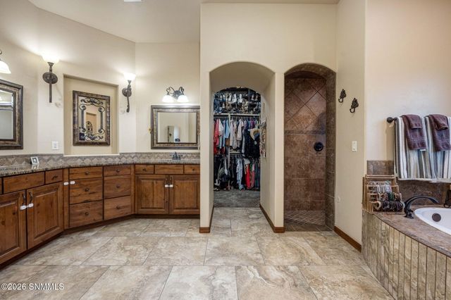 5677 Calle De Paradise, Las Cruces, NM 88011