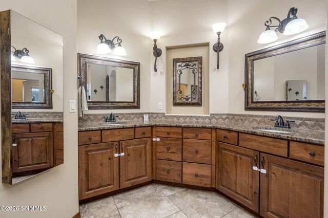 5677 Calle De Paradise, Las Cruces, NM 88011