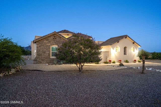 5677 Calle De Paradise, Las Cruces, NM 88011