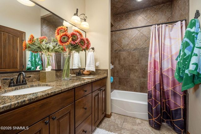 5677 Calle De Paradise, Las Cruces, NM 88011