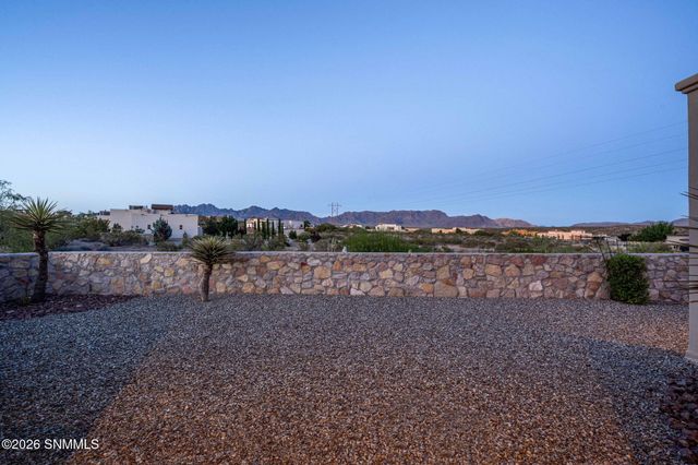 5677 Calle De Paradise, Las Cruces, NM 88011