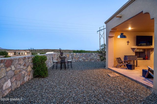 5677 Calle De Paradise, Las Cruces, NM 88011