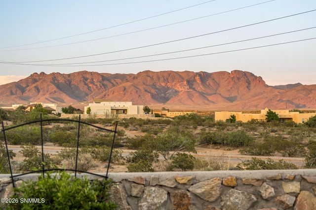 5677 Calle De Paradise, Las Cruces, NM 88011