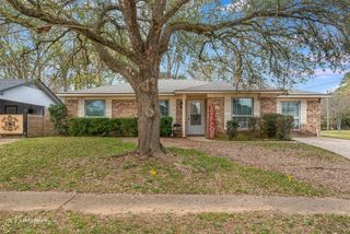 9000 Lone Oak Drive, Shreveport, LA 71118