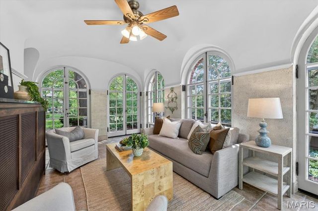 405 W Swon Avenue, Webster Groves, MO 63119