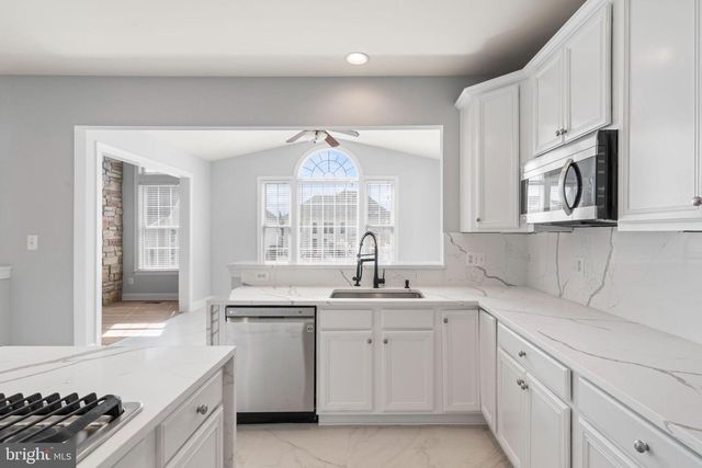 43915 KITTIWAKE DR, Leesburg, VA 20176