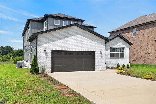 281 Bluebell Dr, Clarksville, TN 37043