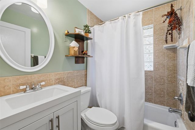 1423 E HENRY AVENUE, Tampa, FL 33604