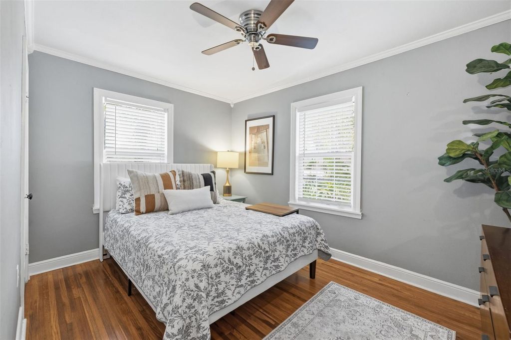 Image 14 of property listing at 1423 E HENRY AVENUE, Tampa, FL 33604