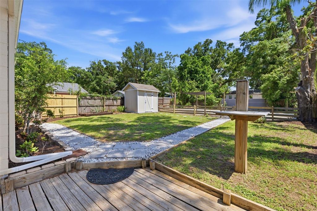 Image 22 of property listing at 1423 E HENRY AVENUE, Tampa, FL 33604