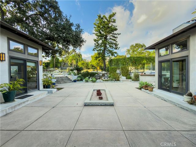 865 W Foothill, Arcadia, CA 91006