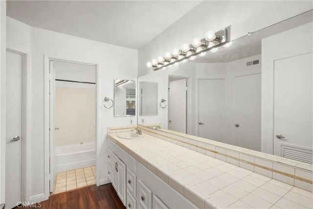 25712 Le Parc 21, Lake Forest, CA 92630