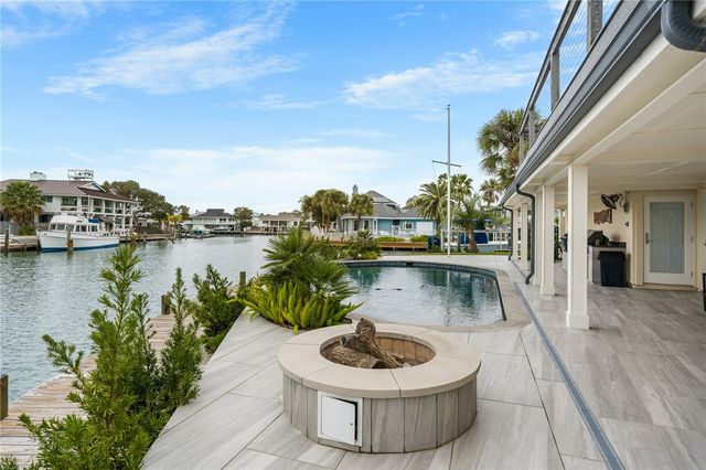 25 Luau Lane, Rockport, TX 78382