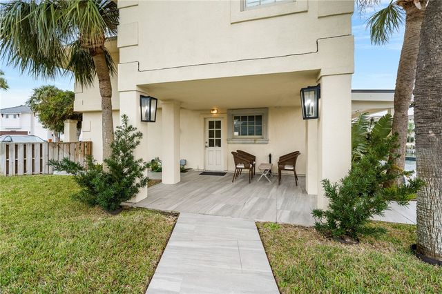 25 Luau Lane, Rockport, TX 78382