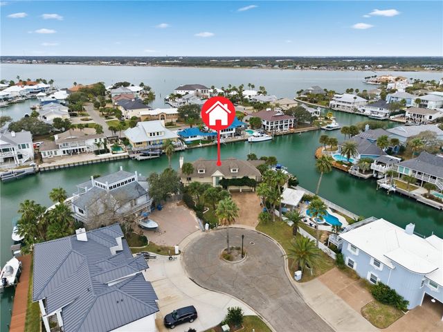 25 Luau Lane, Rockport, TX 78382