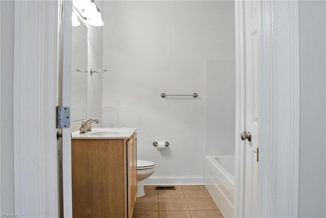 3044 Hughes LN, Hayes, VA 23072
