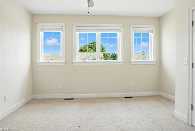 3044 Hughes LN, Hayes, VA 23072