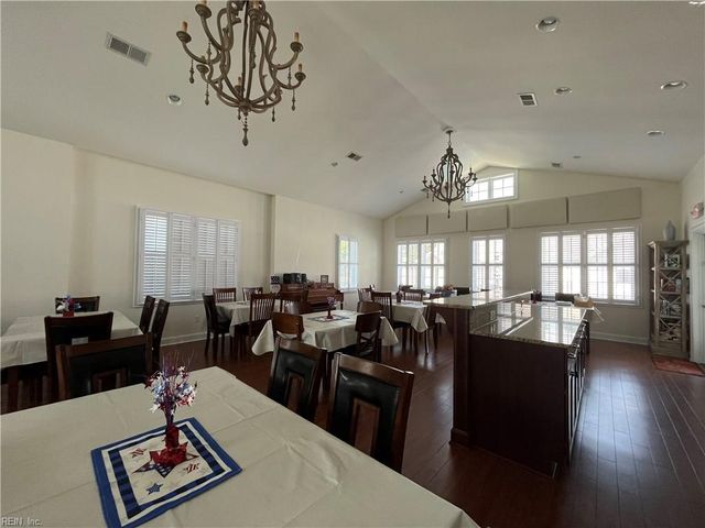 3044 Hughes LN, Hayes, VA 23072