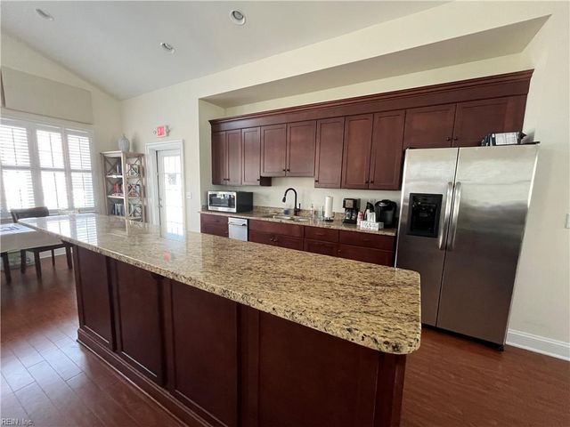 3044 Hughes LN, Hayes, VA 23072