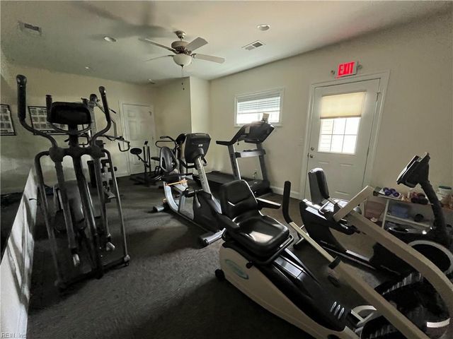 3044 Hughes LN, Hayes, VA 23072
