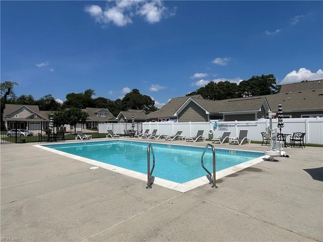 3044 Hughes LN, Hayes, VA 23072