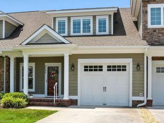 3044 Hughes LN, Hayes, VA 23072