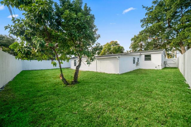 4114 SW 49th Court, Dania Beach, FL 33314