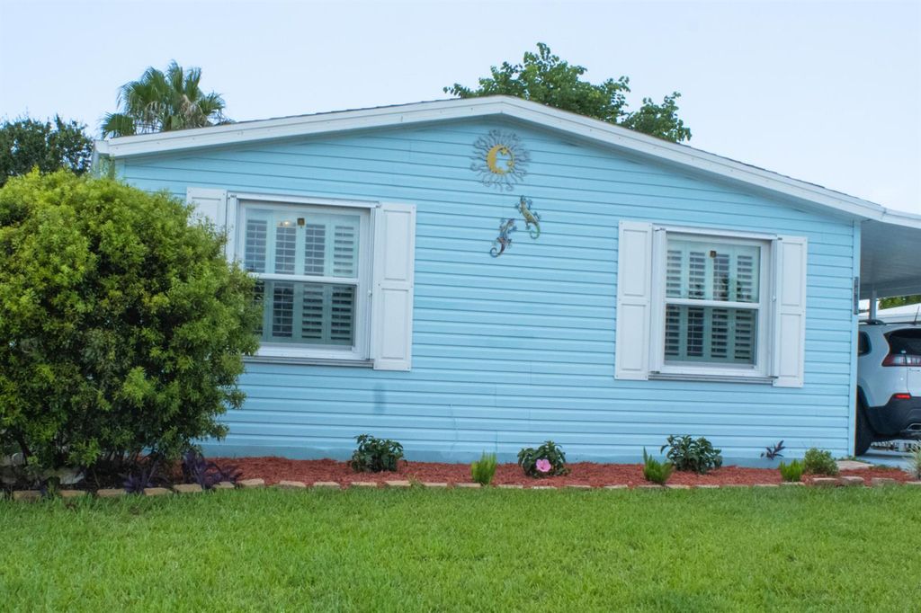8490 Juneberry Court, Port St. Lucie, FL 34952