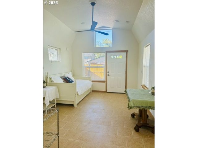6619 Se WOODSTOCK Blvd, Portland, OR 97206