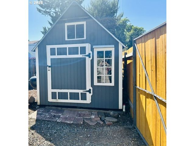 6619 Se WOODSTOCK Blvd, Portland, OR 97206