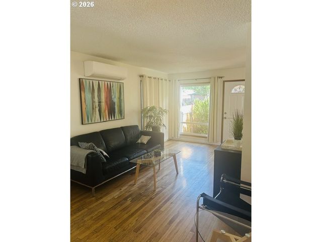 6619 Se WOODSTOCK Blvd, Portland, OR 97206