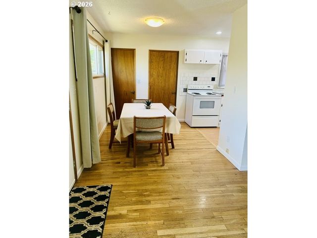 6619 Se WOODSTOCK Blvd, Portland, OR 97206