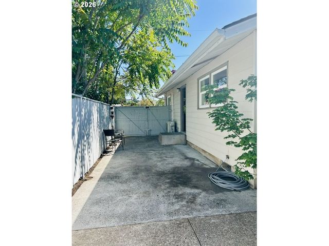 6619 Se WOODSTOCK Blvd, Portland, OR 97206