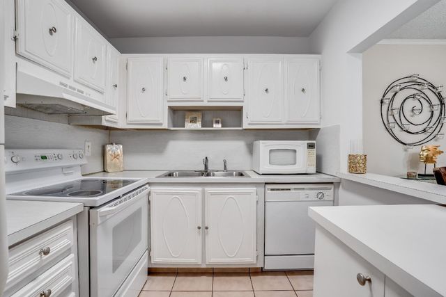 253 S Cypress Road 202, Pompano Beach, FL 33060