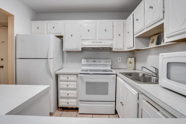 253 S Cypress Road 202, Pompano Beach, FL 33060