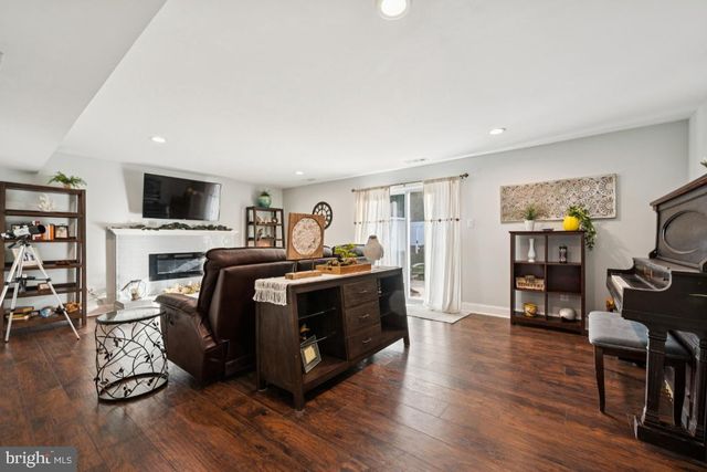 312 MONMOUTH DR, Cherry Hill, NJ 08002